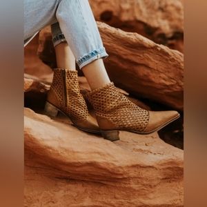 NIB!!! FREE PEOPLE In The Loop Leather Woven Tan Boots Womens Size 38.5 (8.5)